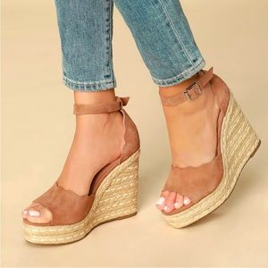 Steve Madden Scalloped Susana Camel Suede Leather Espadrille Wedges